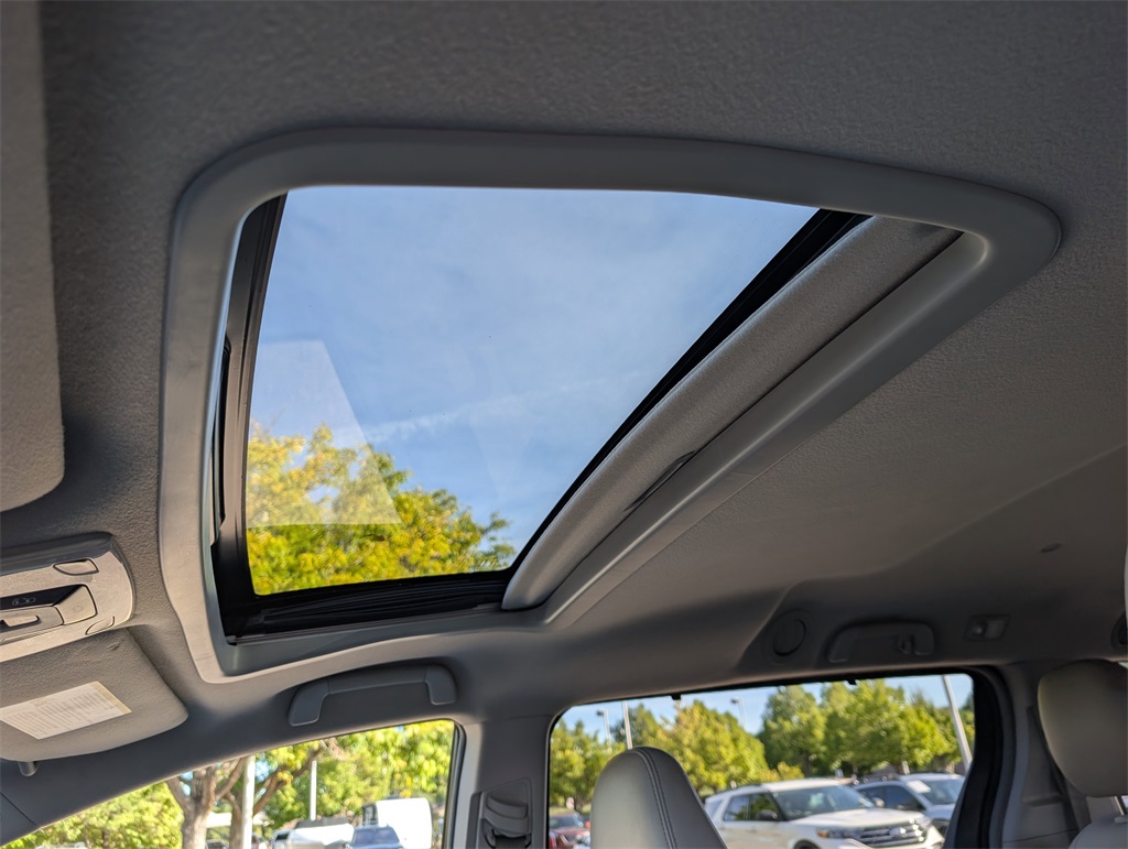 2014 Toyota Sienna XLE photo 12