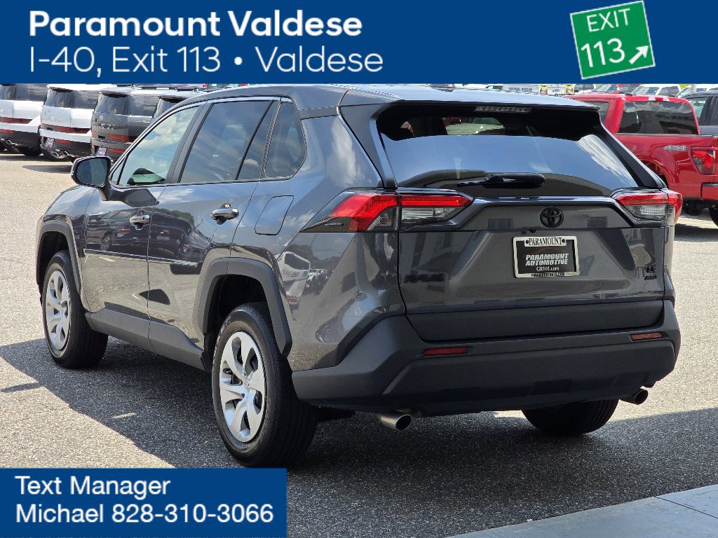 2022 Toyota RAV4 LE photo 2