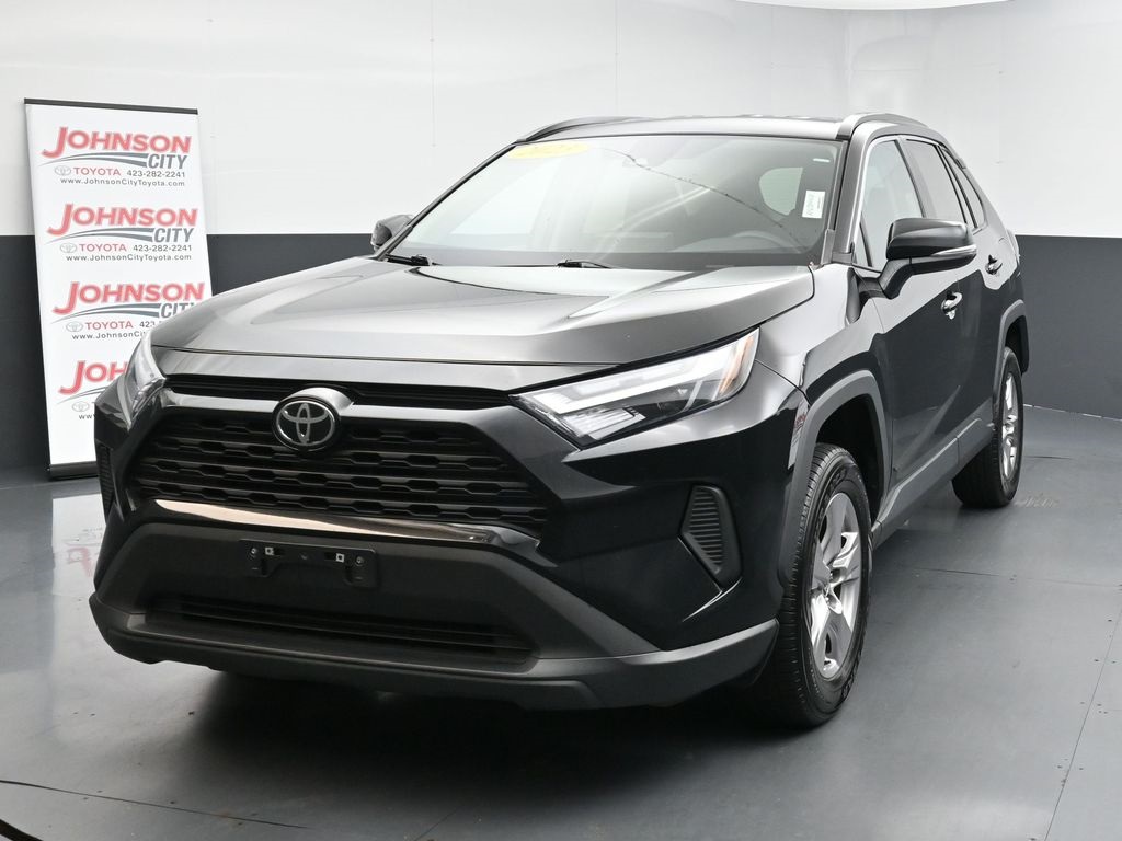 2023 Toyota RAV4 XLE photo 3
