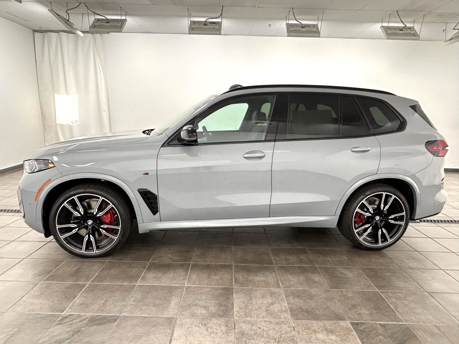 2026 Bmw X5 M60i photo 2