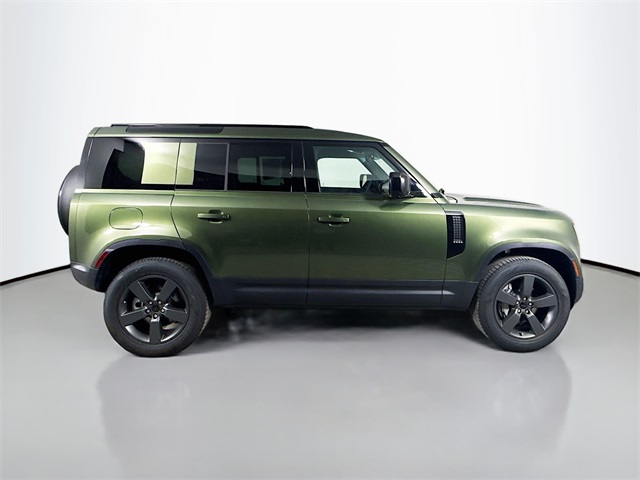 2026 Land Rover Defender 110 S photo 4