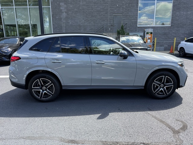 2026 Mercedes Benz GLC 300 4MATIC photo 2