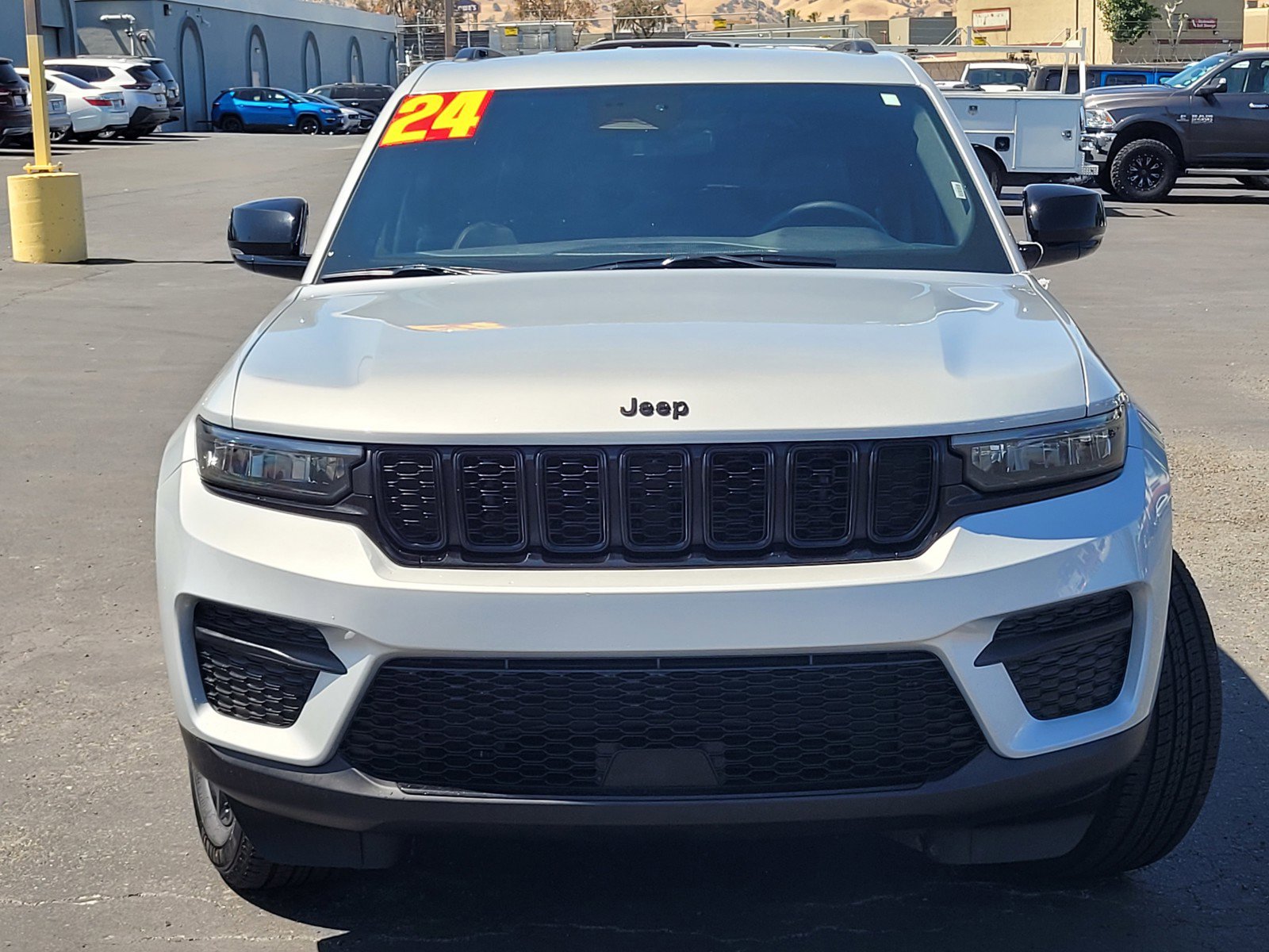 2024 Jeep Grand Cherokee Altitude photo 2