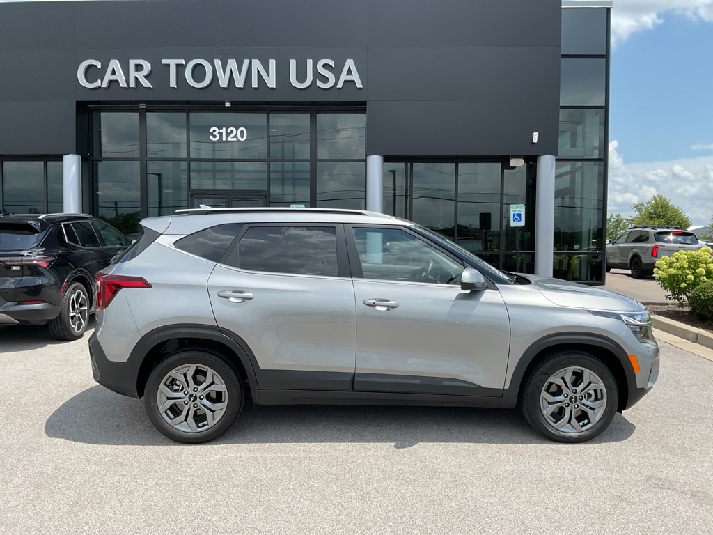 2024 Kia Seltos S photo 9