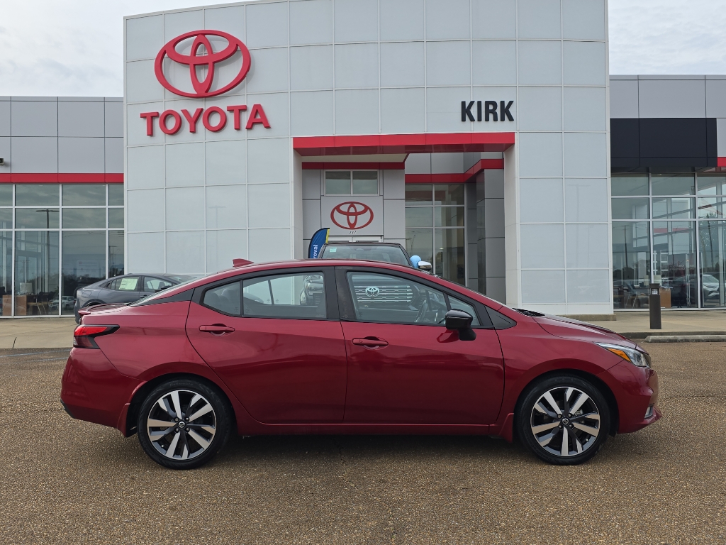 2021 Nissan Versa Sedan SR's photo