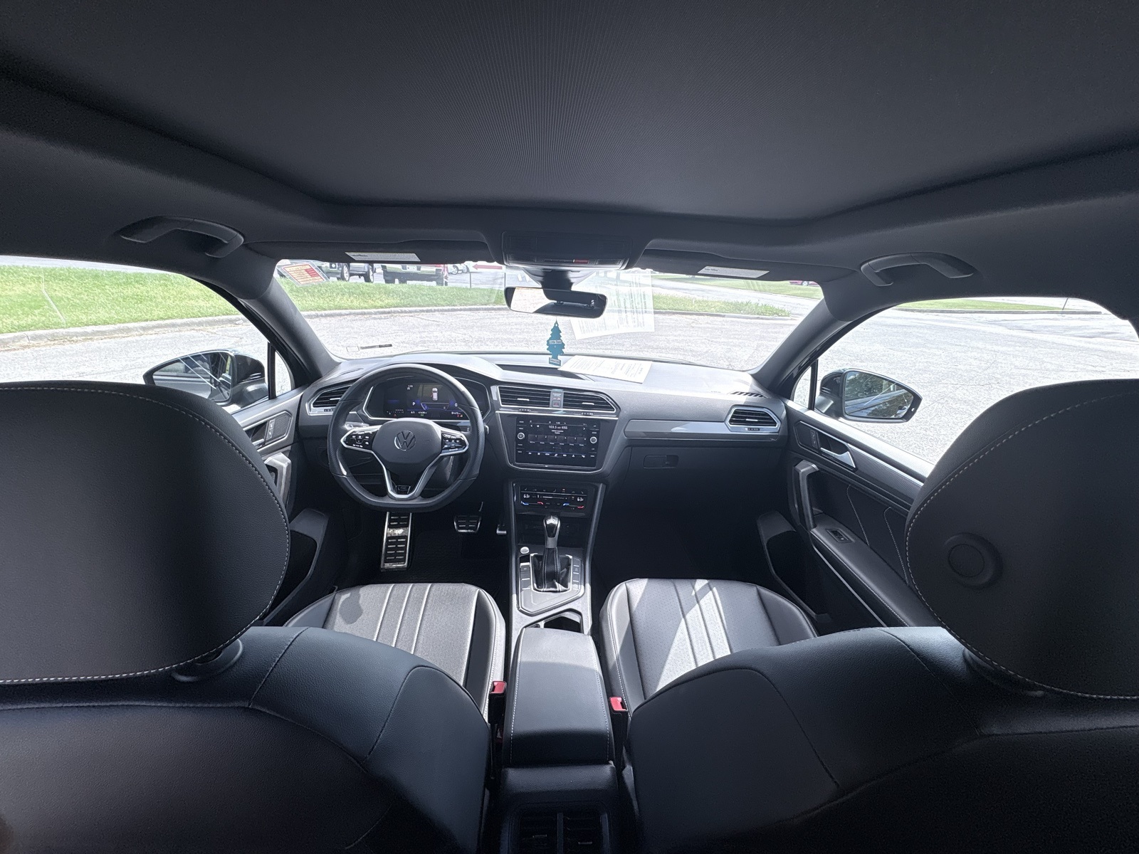 2023 Volkswagen Tiguan SE R-Line Black photo 14