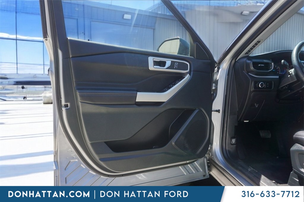 2023 Ford Explorer XLT photo 13