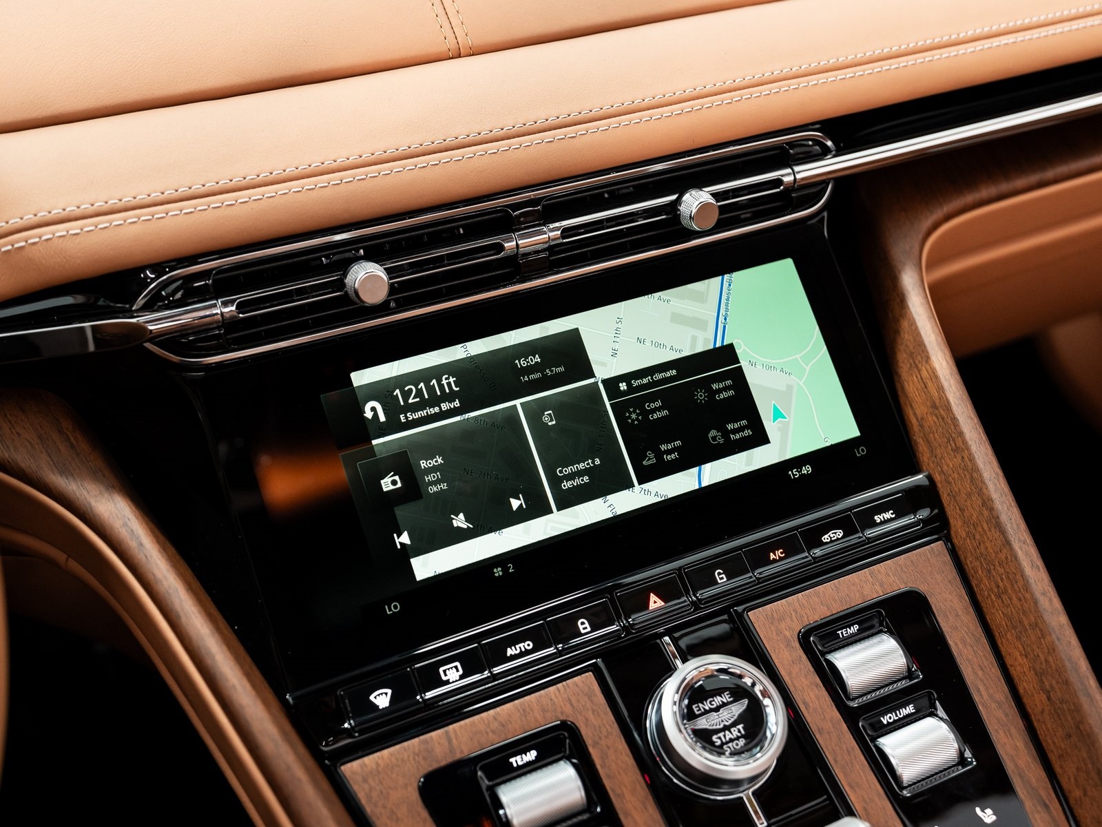 2025 Aston Martin DB12 photo 33