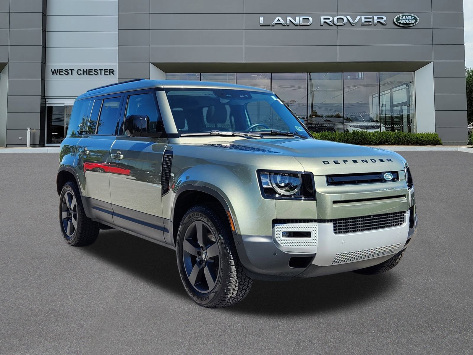 2024 Land Rover Defender 110 S photo 2