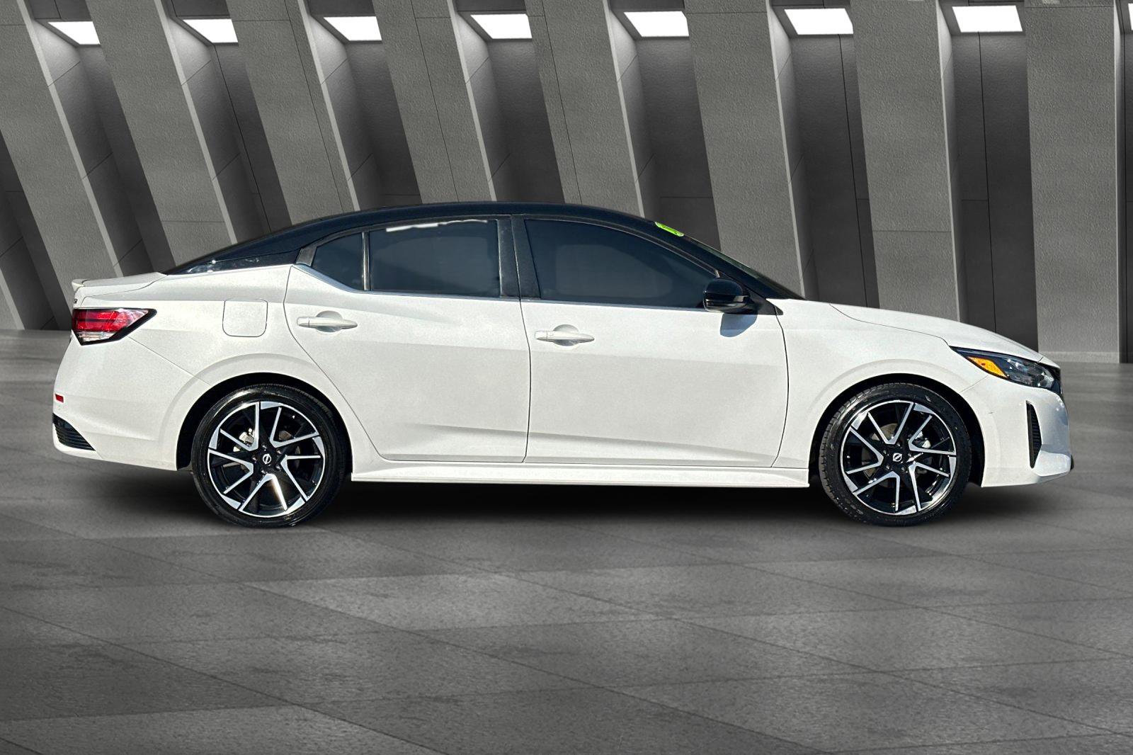 2024 Nissan Sentra SR photo 2