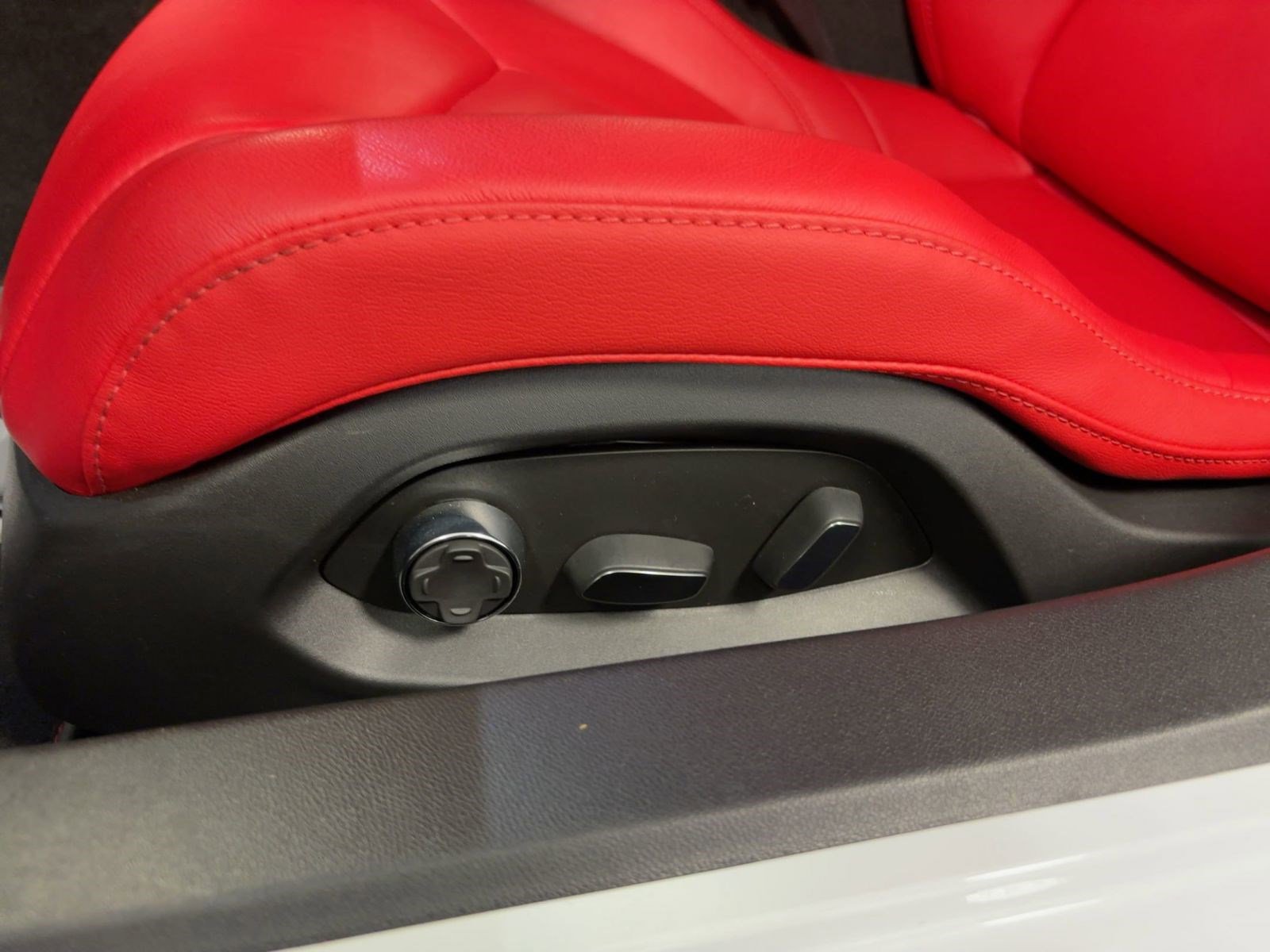 2025 Chevrolet Corvette Stingray 2LT Convertible photo 13