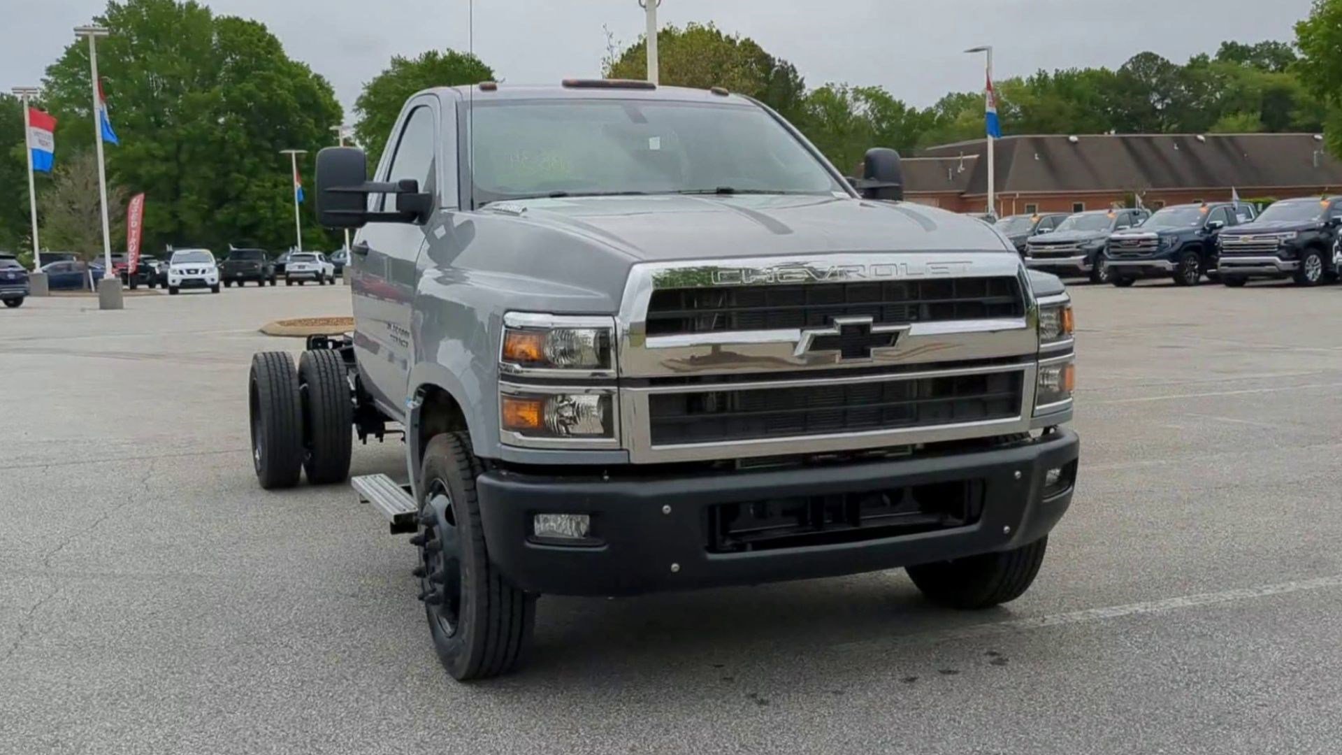 2024 Chevrolet Silverado 5500HD Work Truck photo 4