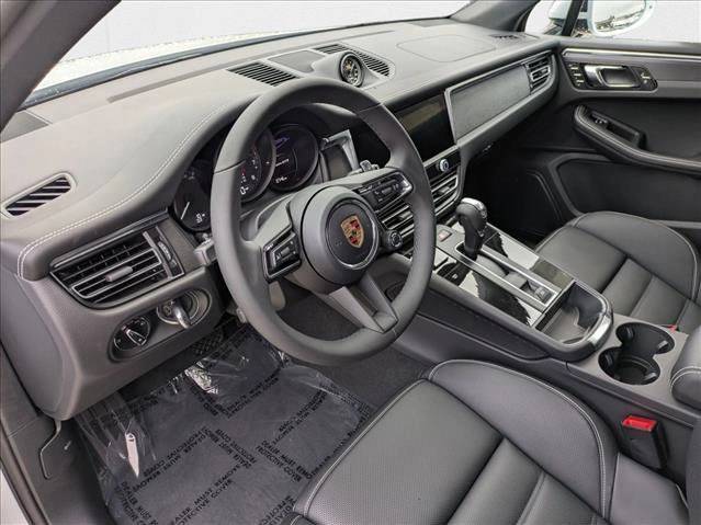 2026 Porsche Macan GTS photo 4