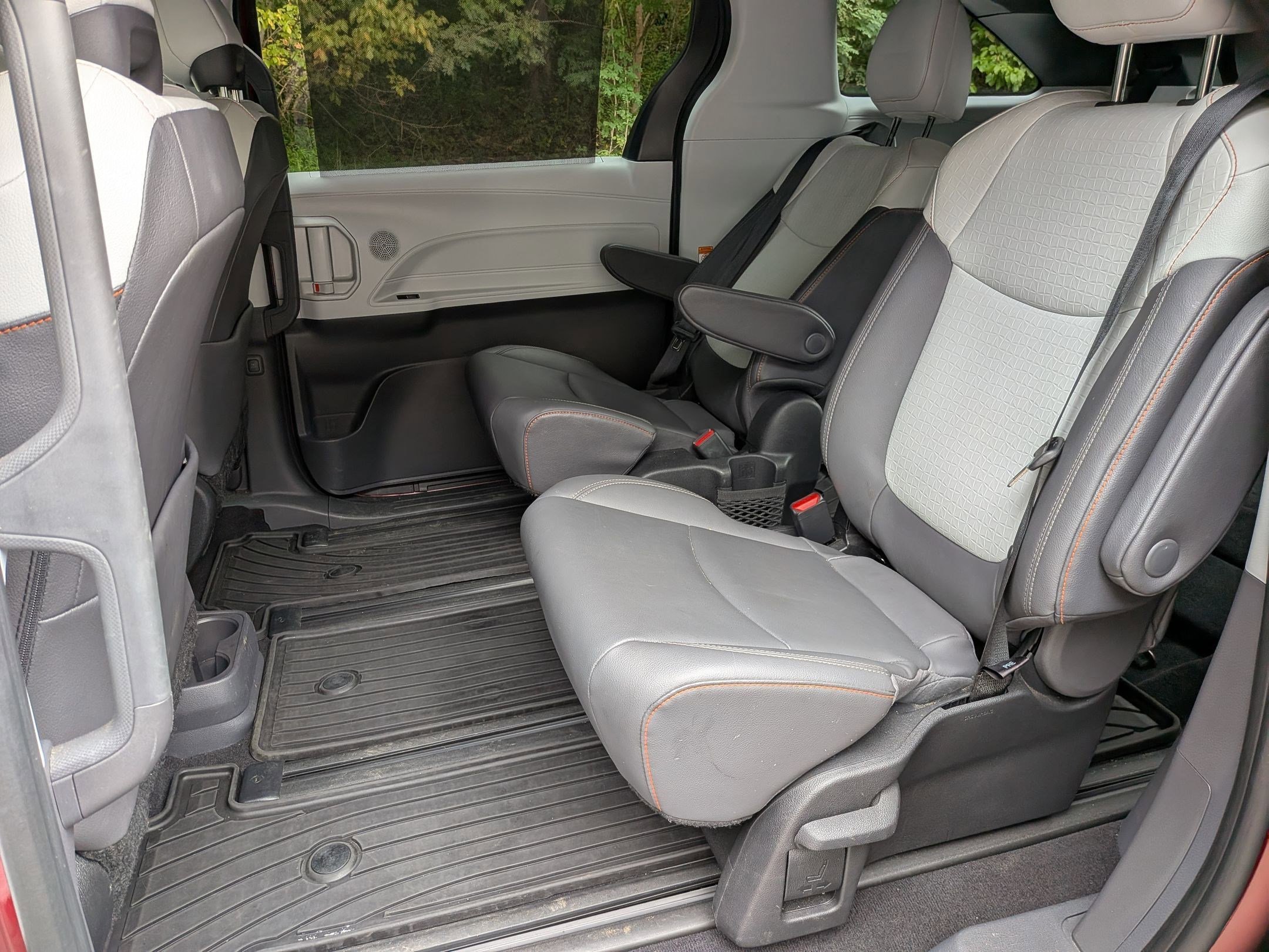 2022 Toyota Sienna XSE photo 26