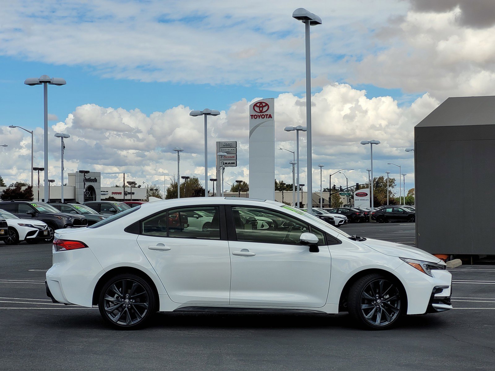 2024 Toyota Corolla SE Premium photo 3