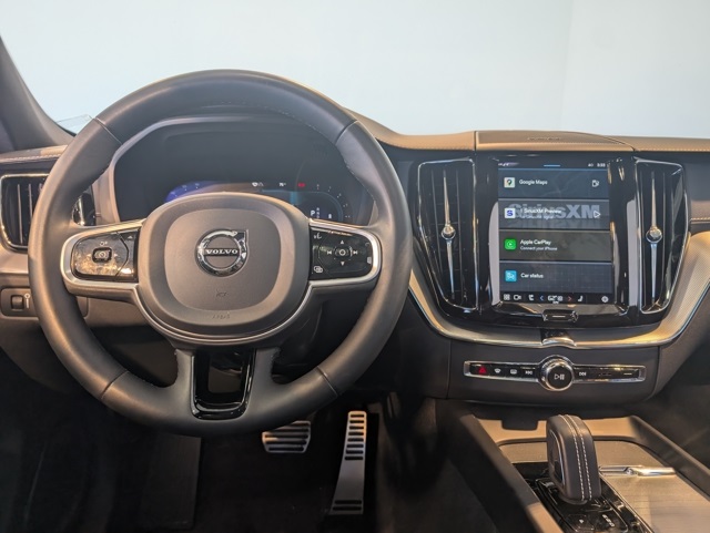 2022 Volvo XC60 R-Design photo 14