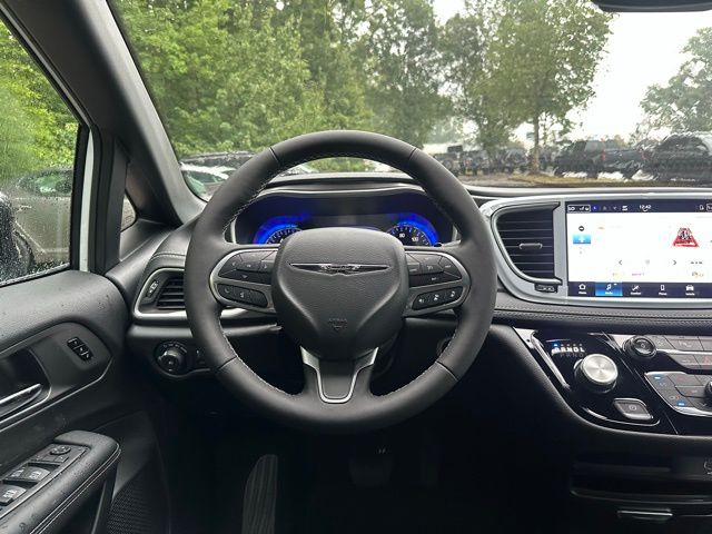 2026 Chrysler Pacifica photo 20