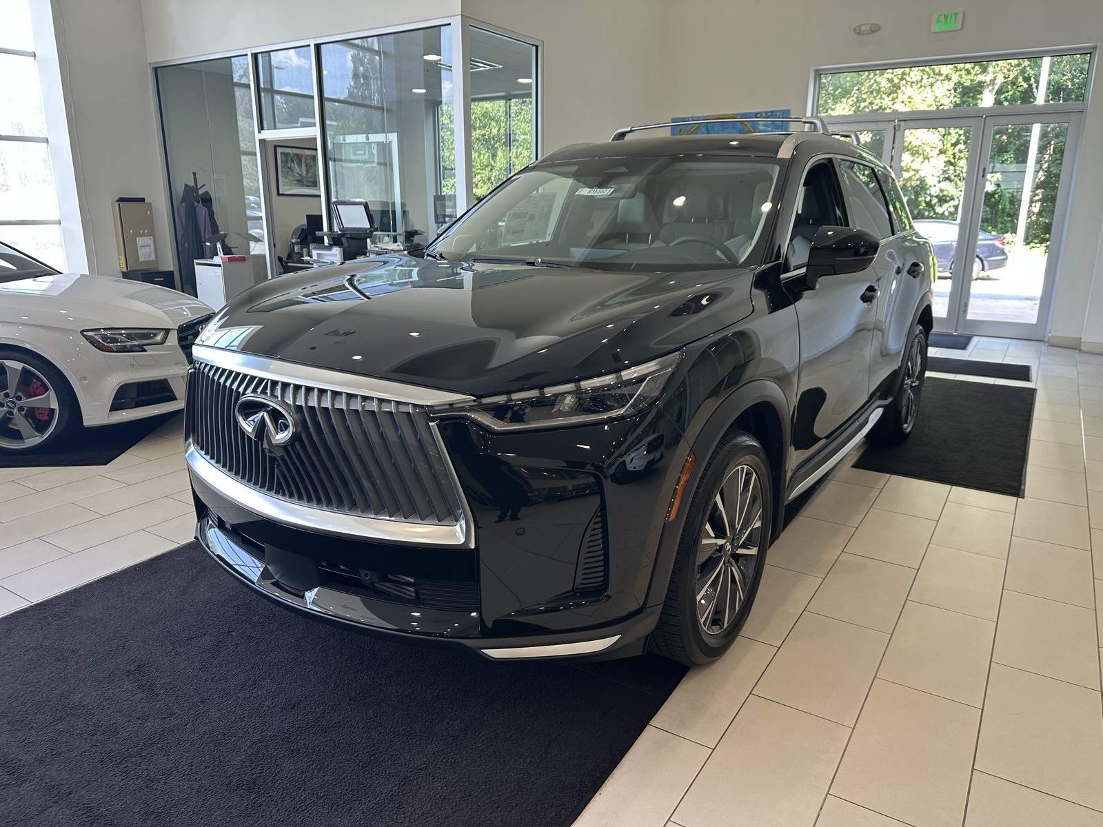 2026 Infiniti QX60 Luxe photo 3