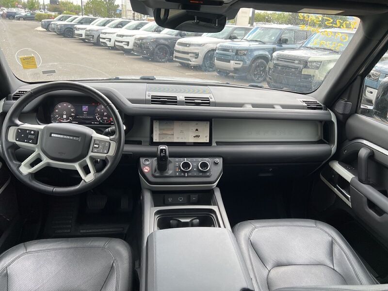 2024 Land Rover Defender 110 S photo 9