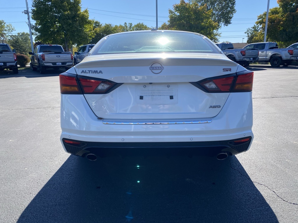 2023 Nissan Altima 2.5 SR photo 10
