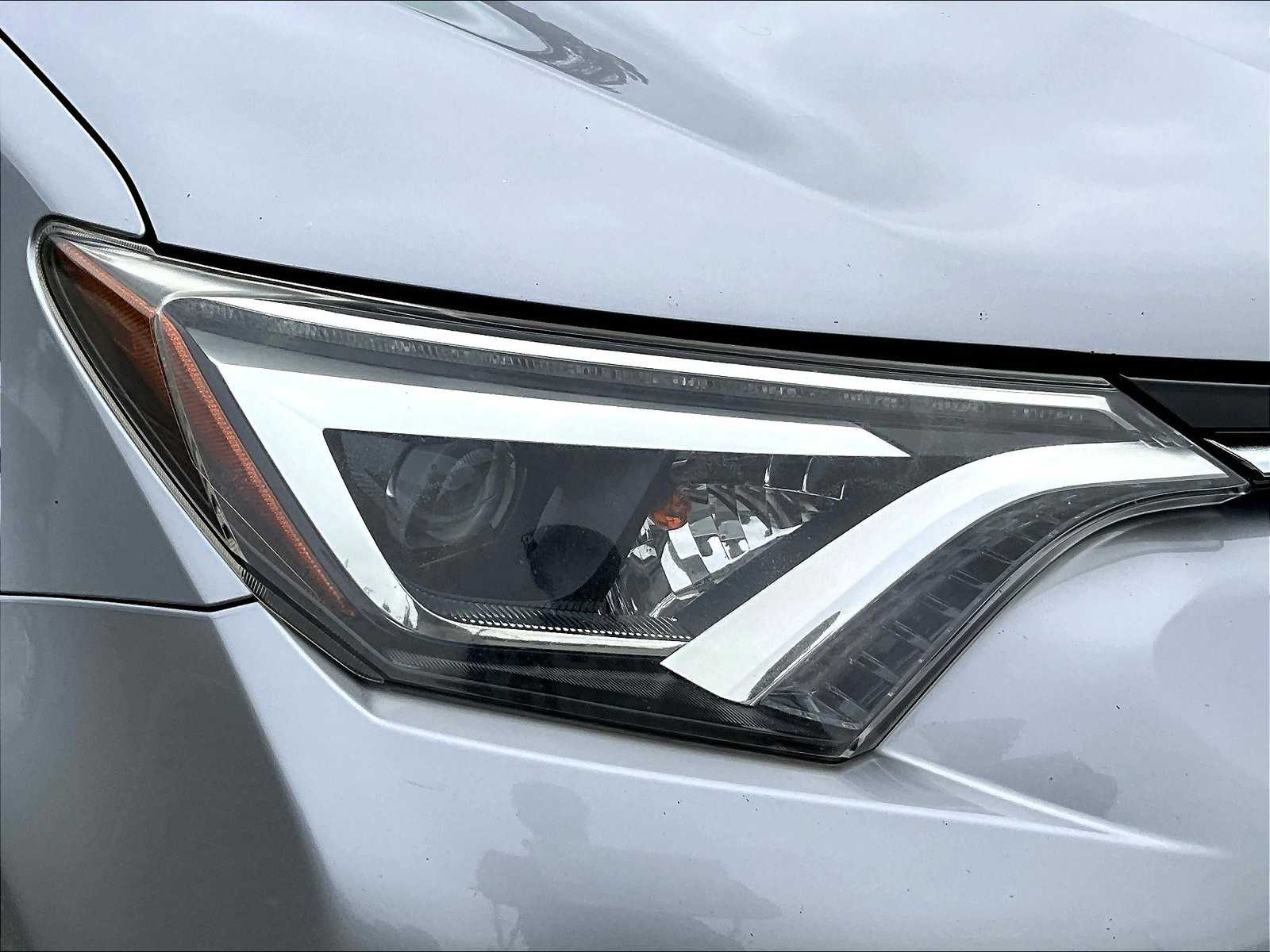 2018 Toyota RAV4 Limited photo 30