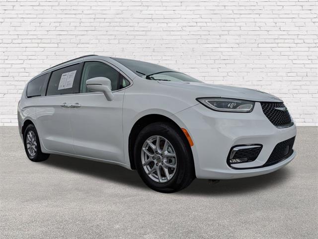 2022 Chrysler Pacifica Touring L's photo