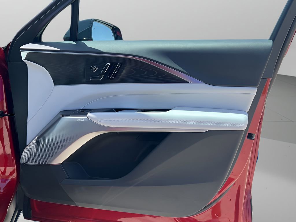 2025 Cadillac Lyriq Luxury photo 13