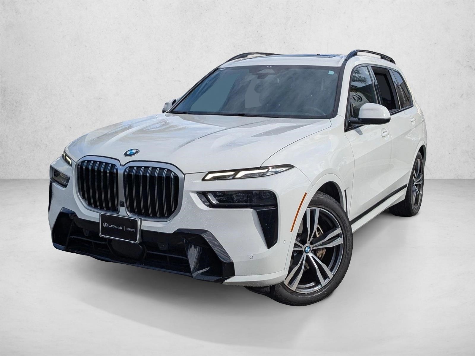 2023 BMW X7 40i's photo