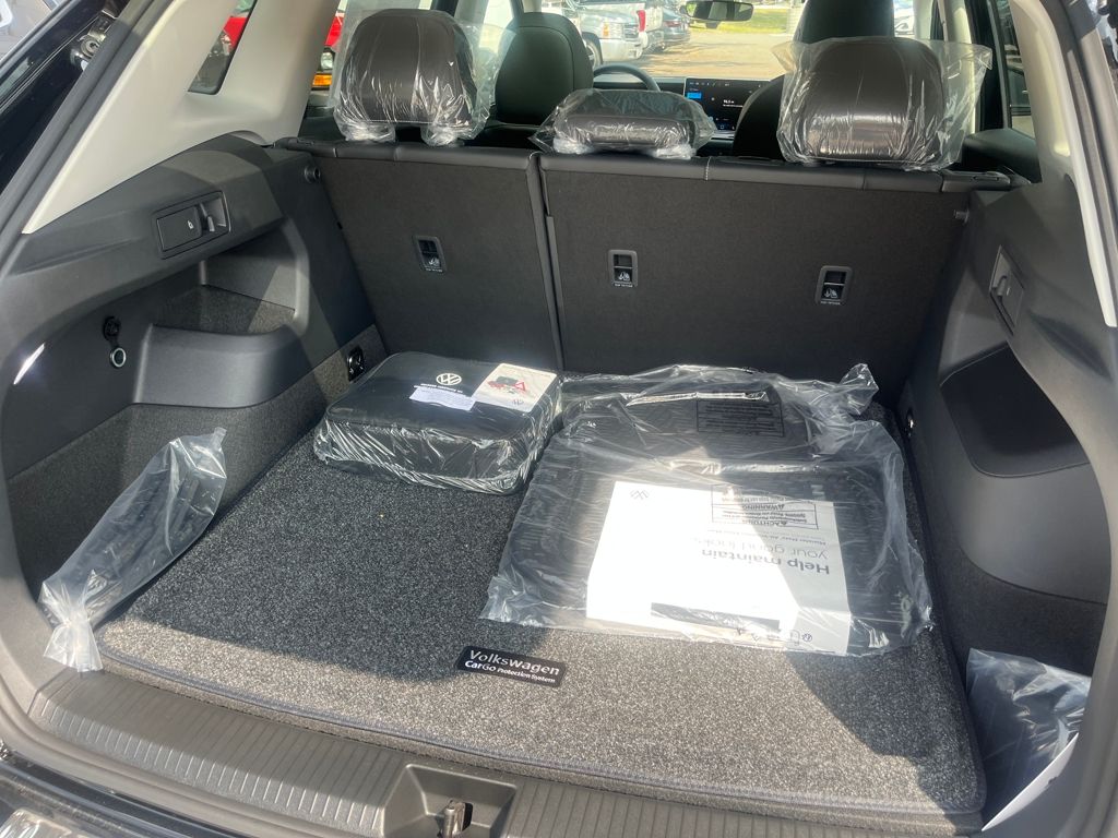2025 Volkswagen Tiguan SE photo 19