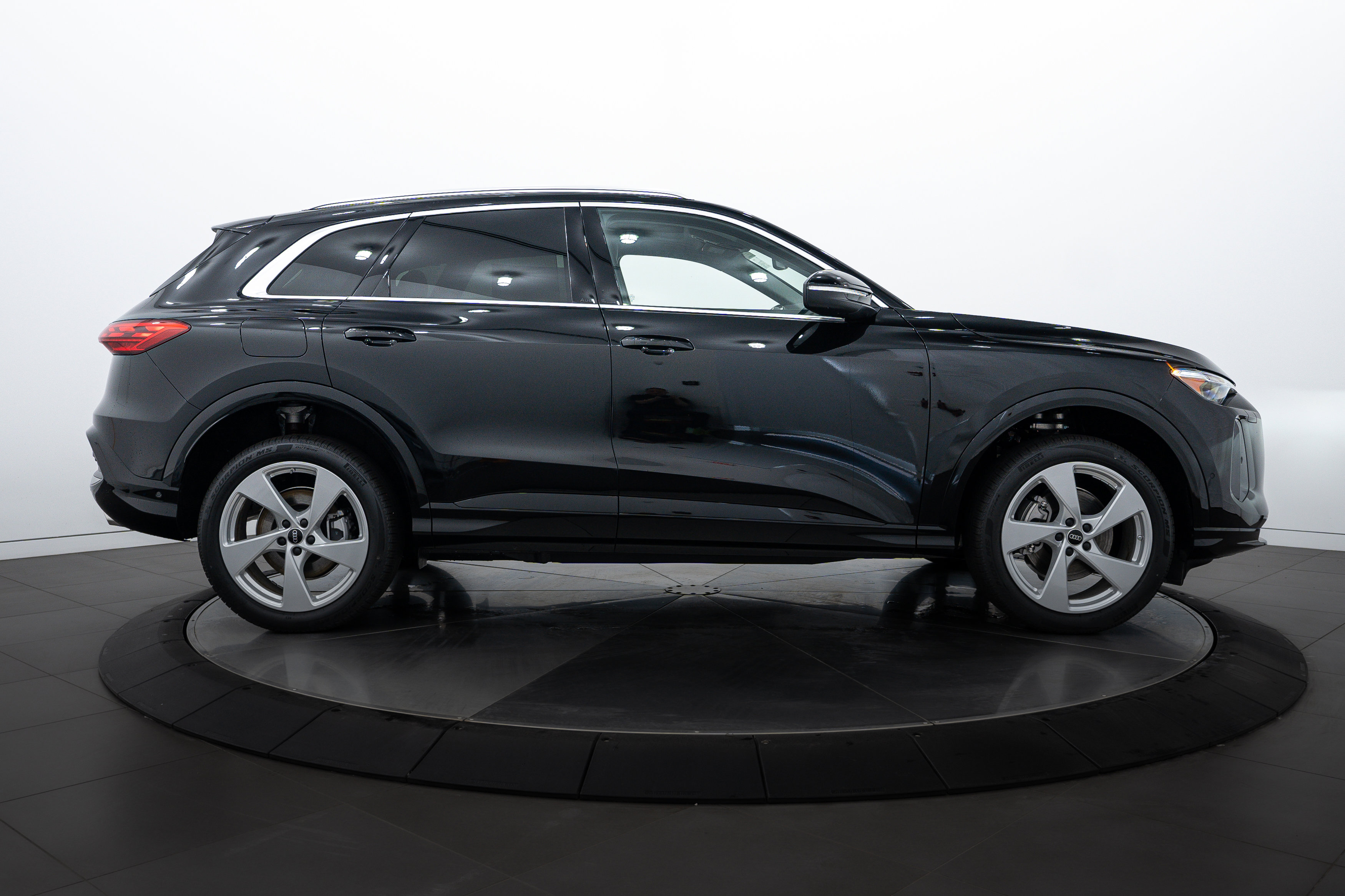 2025 Audi Q5 Premium Plus photo 3