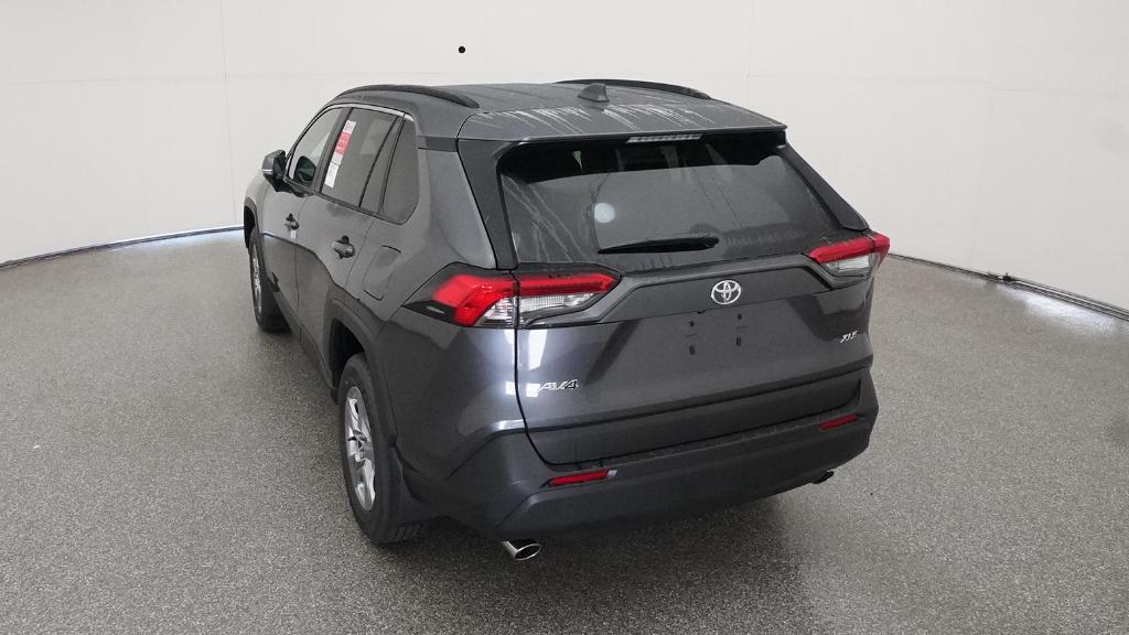 2025 Toyota RAV4 XLE photo 12