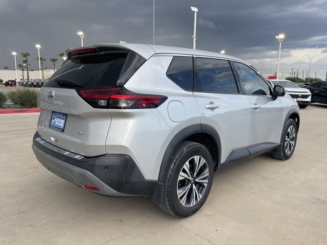 2021 Nissan Rogue SV photo 3