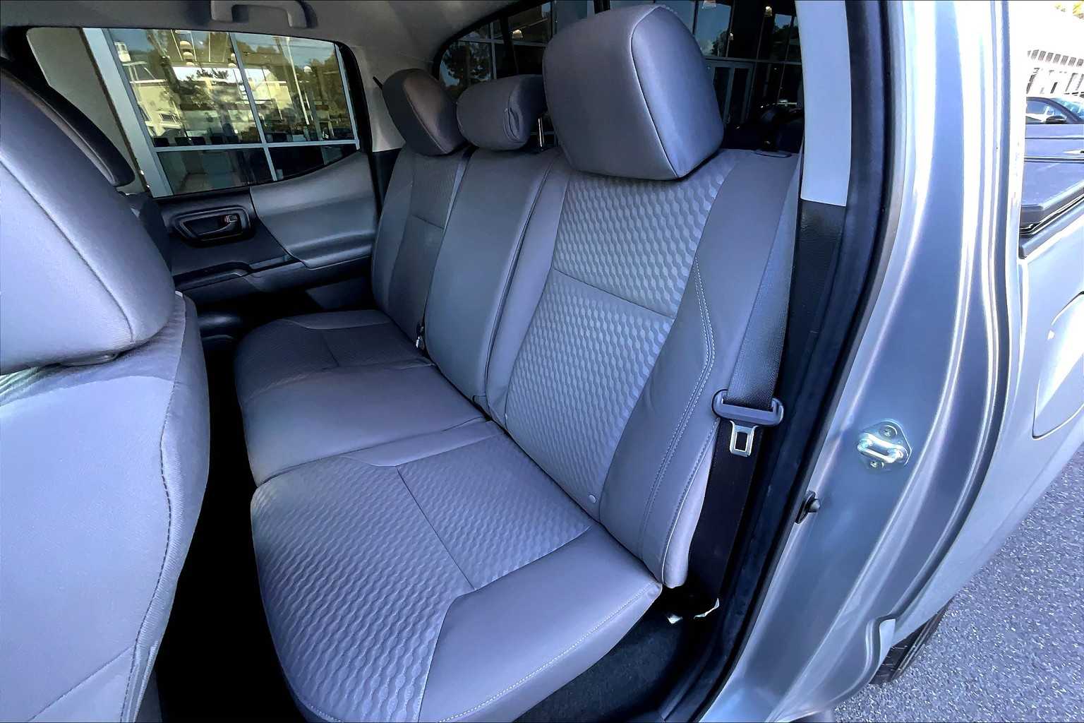2023 Toyota Tacoma SR 4x4 photo 18