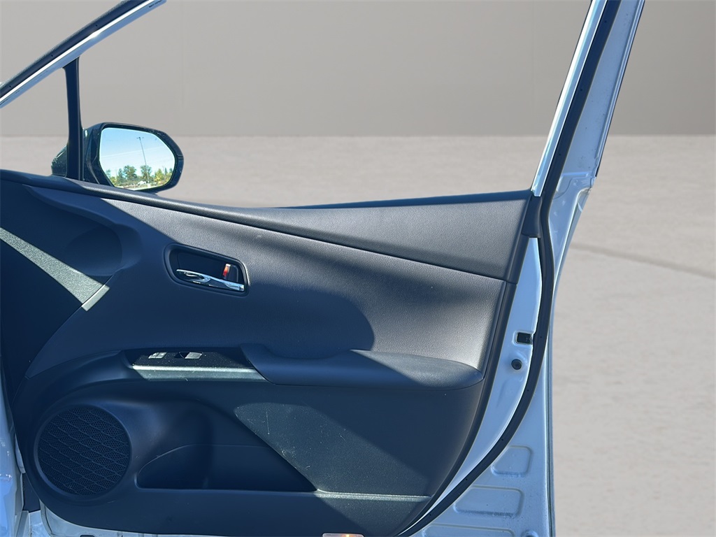 2020 Toyota Prius Prime LE photo 23