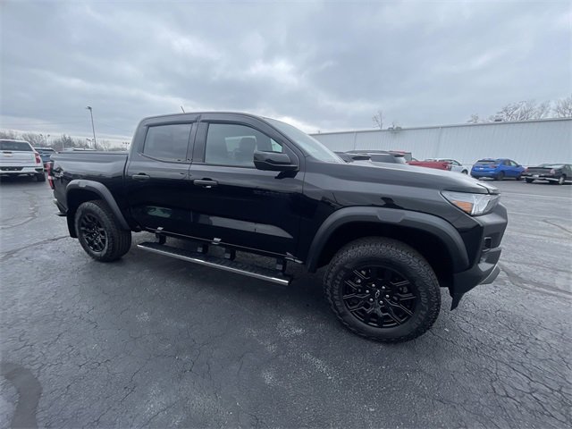 2024 Chevrolet Colorado Trail Boss photo 2