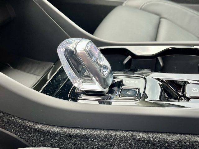 2025 Volvo XC40 photo 18