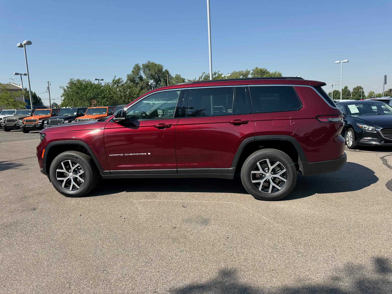 2025 Jeep Grand Cherokee Limited photo 2