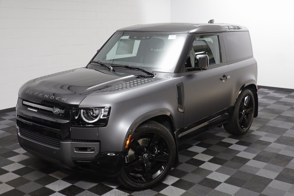 2025 Land Rover Defender 90 V8 photo 2