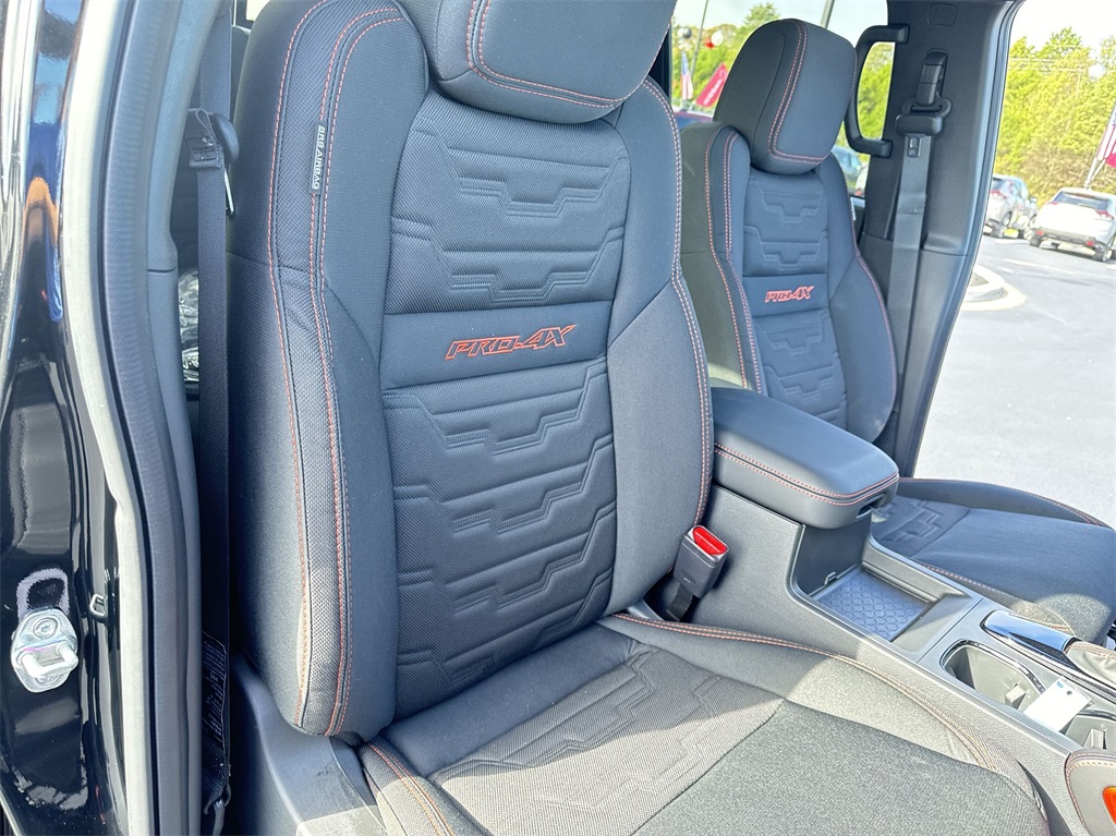 2025 Nissan Frontier PRO-4X photo 28
