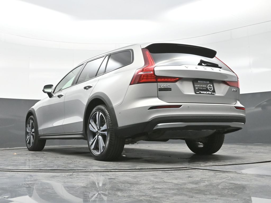 2025 Volvo V60 Cross Country B5 Plus photo 22