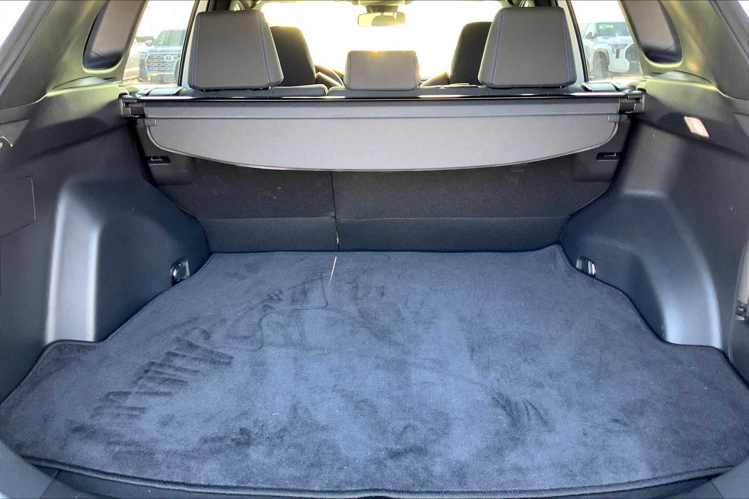 2024 Toyota RAV4 Hybrid SE photo 31