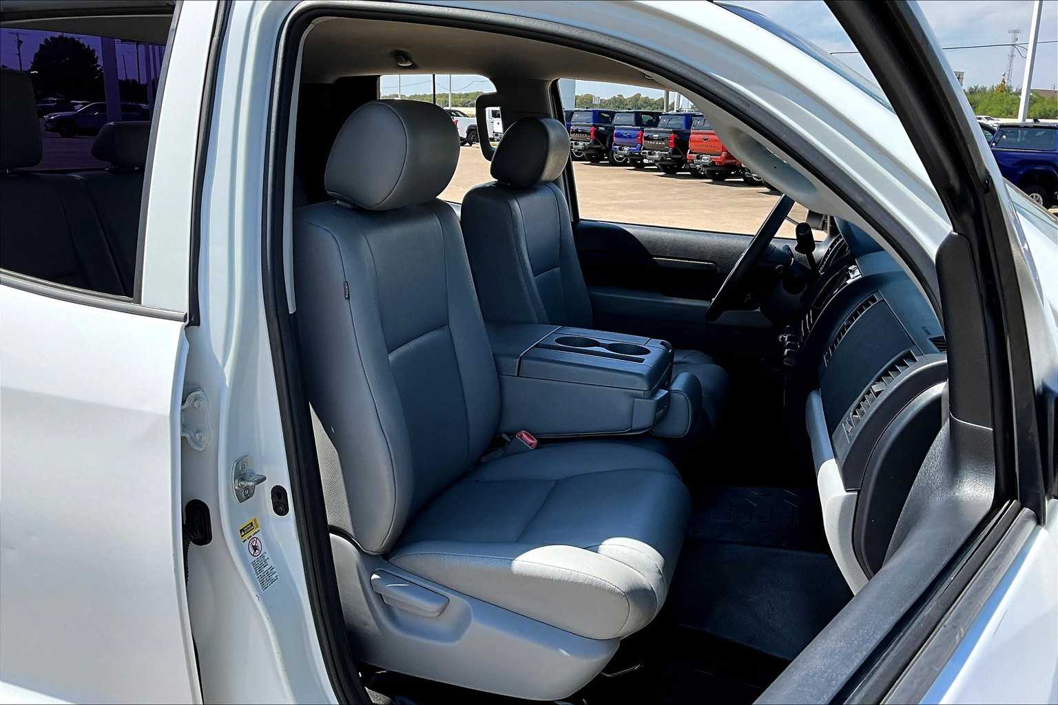 2013 Toyota Tundra Double Cab photo 8