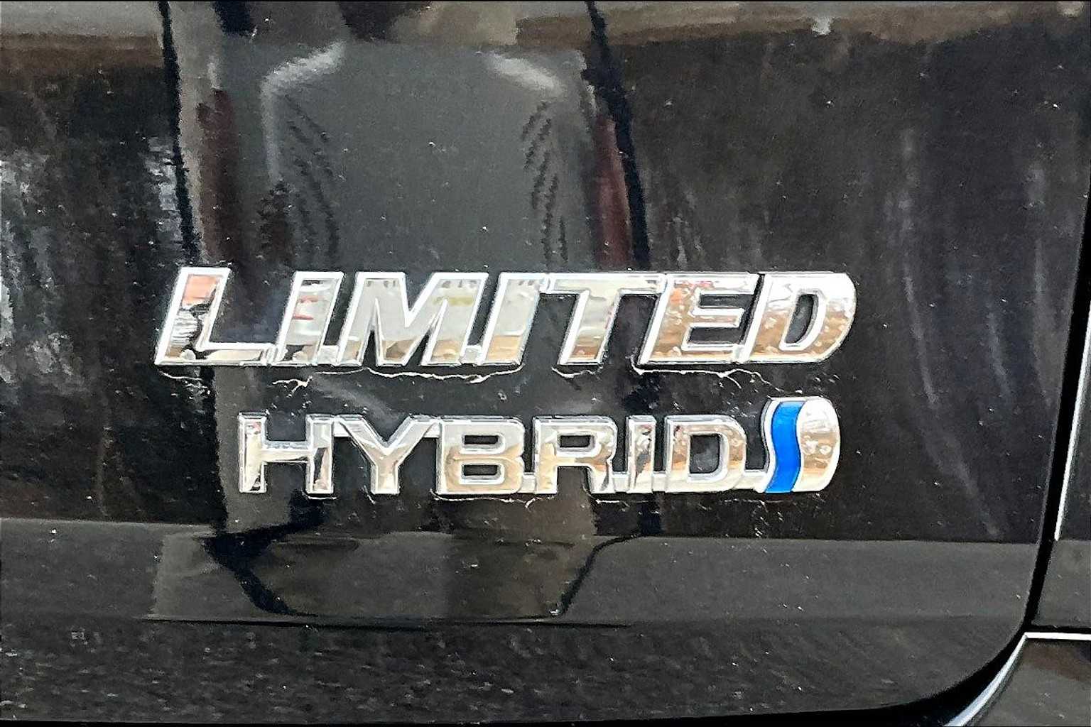 2024 Toyota Sienna Limited photo 9