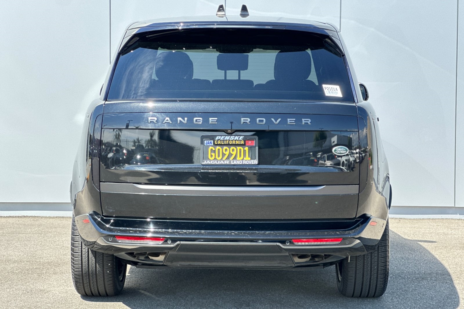 2023 Land Rover Range Rover SE photo 4
