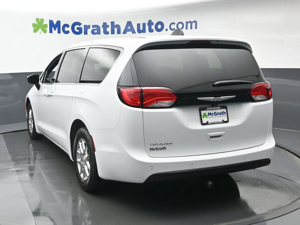 2026 Chrysler Voyager LE photo 21