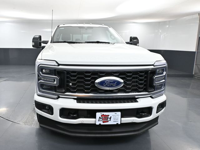 2025 Ford F-350 photo 9