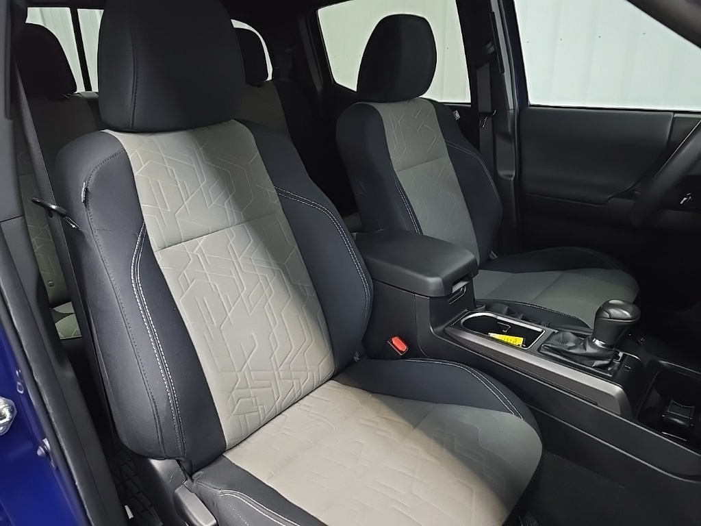 2022 Toyota Tacoma TRD Off-Road V6 photo 14