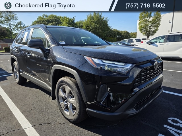 2025 Toyota RAV4 Hybrid LE photo 3
