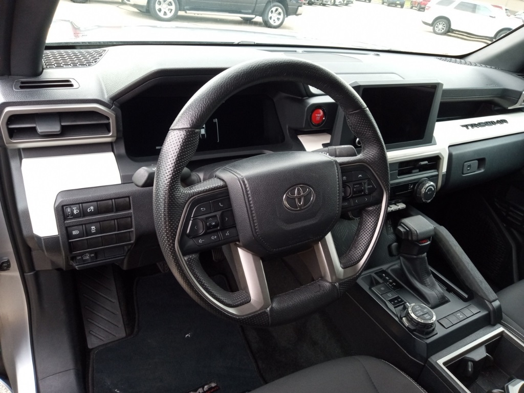2024 Toyota Tacoma TRD Off-Road photo 13