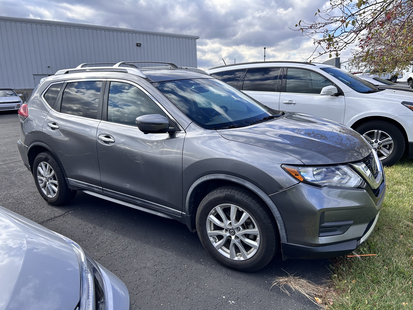 Used 2018 Nissan Rogue SV with VIN KNMAT2MT9JP575752 for sale in Warsaw, IN